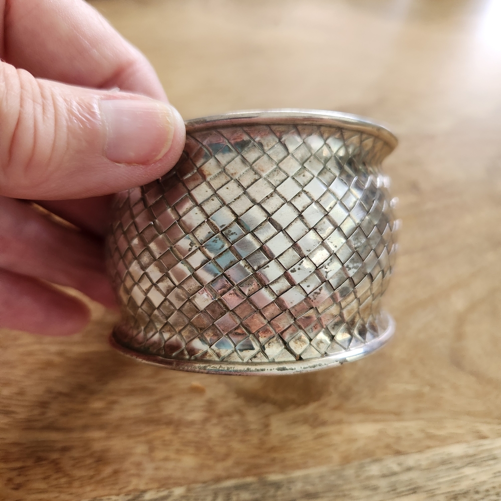 Elegant Sarda Silver Cuff Bracelet - Picture 3 of 9